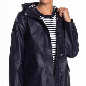 NWT- SAILAWAY SHORT WATERPROOF RAINCOAT- Navy